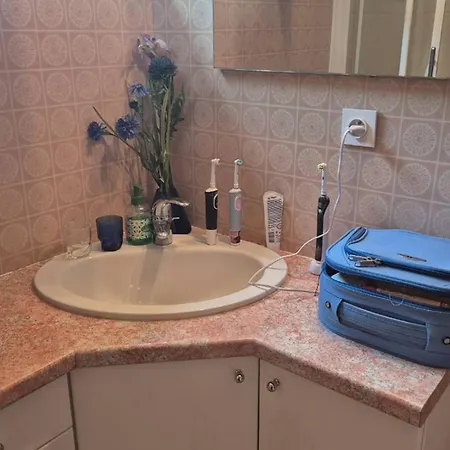 Appartement T2 Avec Balcon Et Parking à - Fr-1-234-350 *